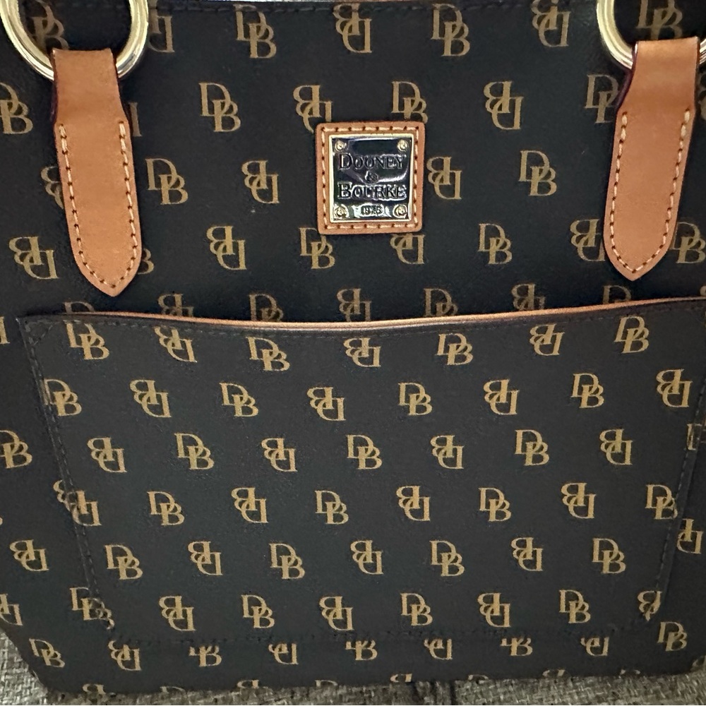 Dooney & Bourke Signature Tammy Tote - Picture 4 of 8